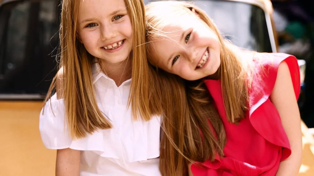 Детская фотосессия в Тбилиси, две рыжие девочки