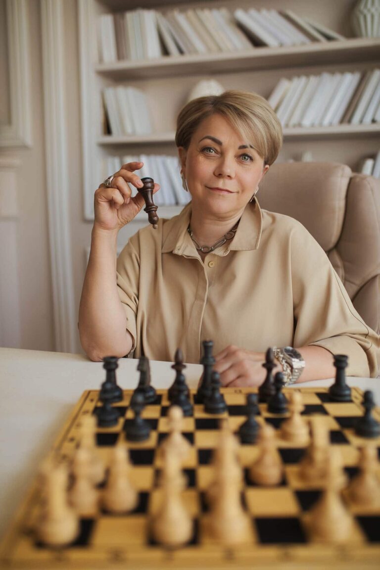 У шахматной доски