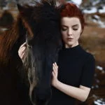 Фотосессия с животными, портрет рыжей девушки с лошадью, фотограф в Москве Олег Багмуцкий