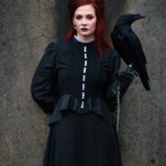 Готическая фотосессия с вороном: атмосфера мистики и величия