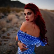 Индивидуальная фотосессия девушки в пустыне с красными волосами, Москва